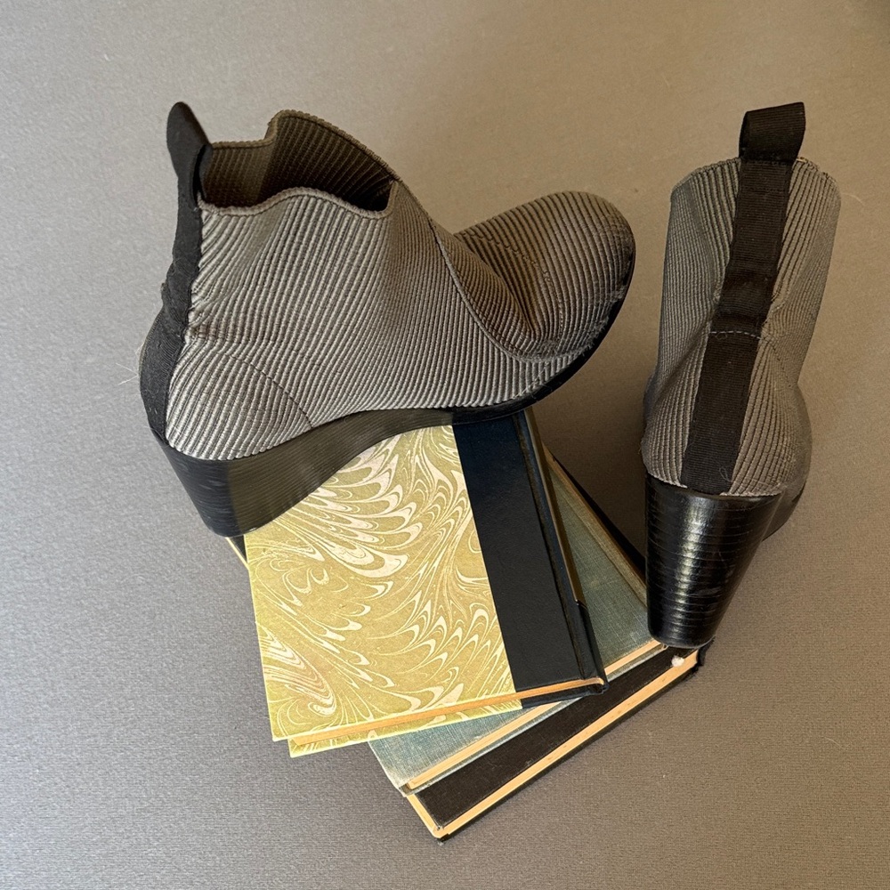 CHARLESTON SHOE CO. Textured Gray Ankle Booties - Picture 3 of 5